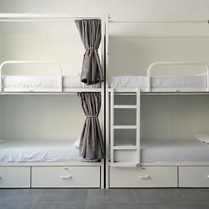 verificați disponibilitatea